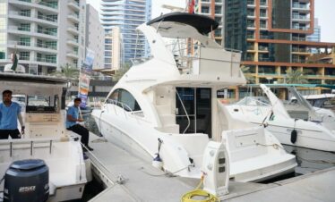 yacht ride in dubai